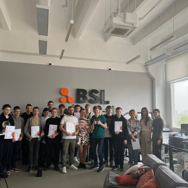 Наши резиденты проходят стажировку в ИТ-компании BSL - КИБЕРшкола программирования для детей, компьютерные курсы для школьников, начинающих и подростков - KIBERone г. Нагатино-Садовники